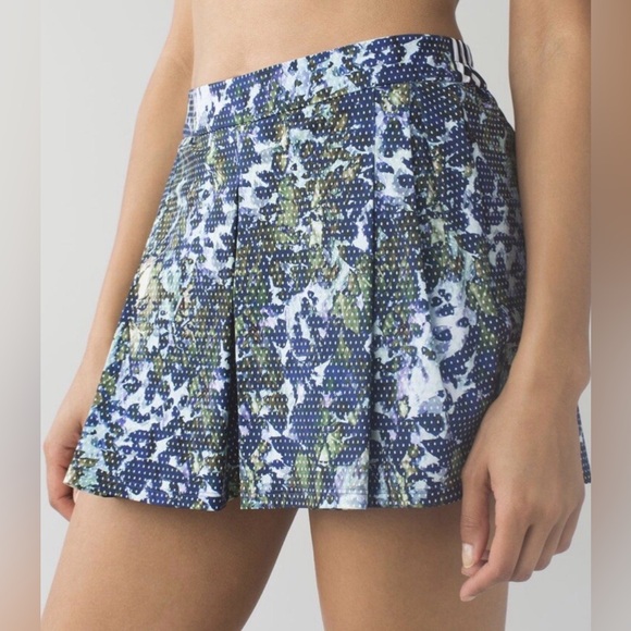 lululemon athletica Pants - Lululemon City Skort Short Floral Multi Narrow Bold Stripe Vertical B&W Sz 8!